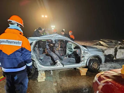 Verkehrsunfall  (Bild vergr&ouml;&szlig;ern)