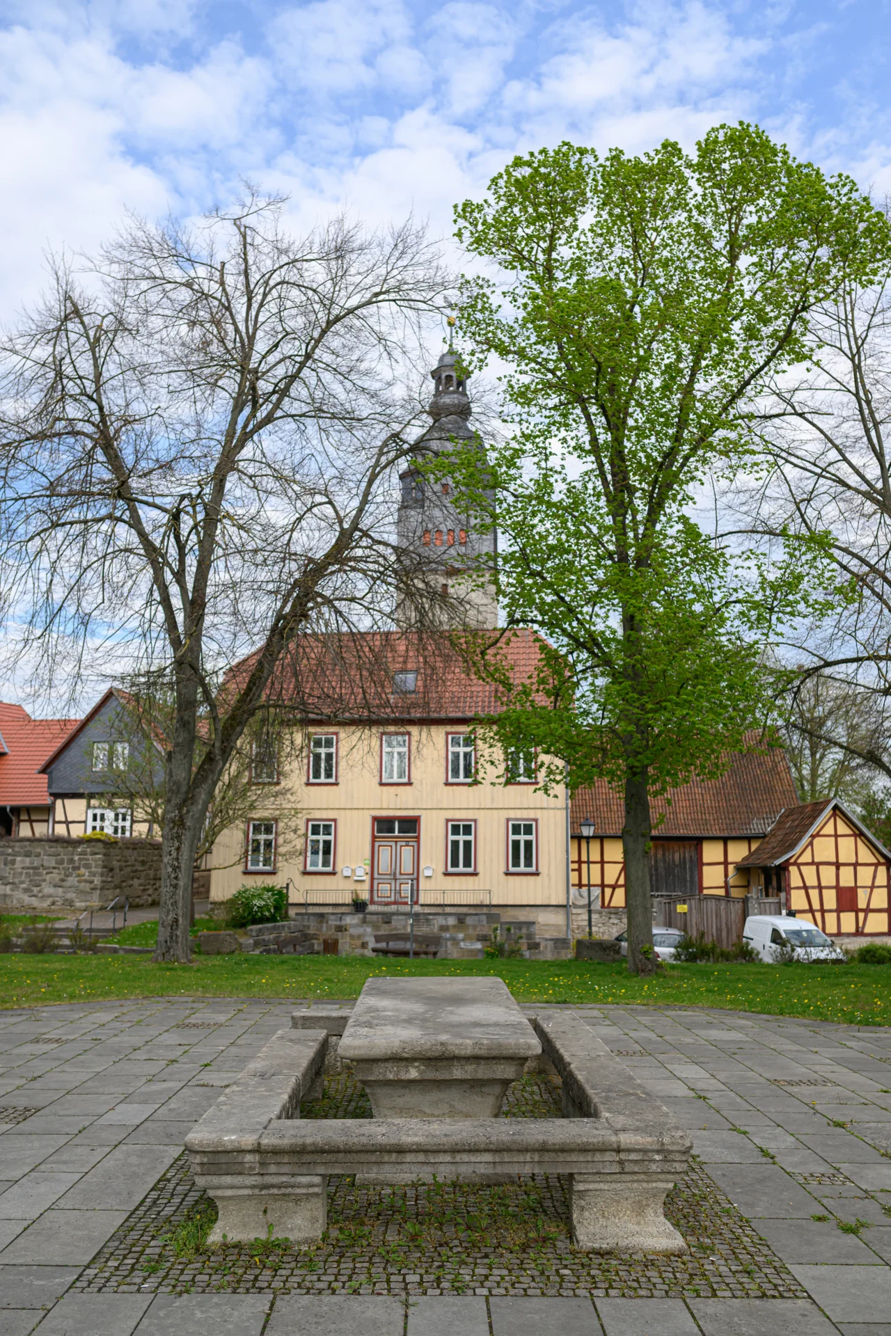 Bild : Gerichtstisch_04.25