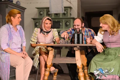 Theater BRG 2025 Drei H&uuml;hner und oa Gockl-70153 