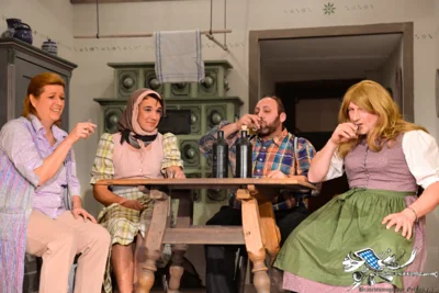 Theater BRG 2025 Drei H&uuml;hner und oa Gockl-70164 