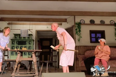 Theater BRG 2025 Drei H&uuml;hner und oa Gockl-70219 