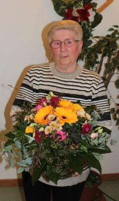 Finni Re&szlig; wird f&uuml;r 65 Jahre treue Mitgliedschaft Im HC geehrt 