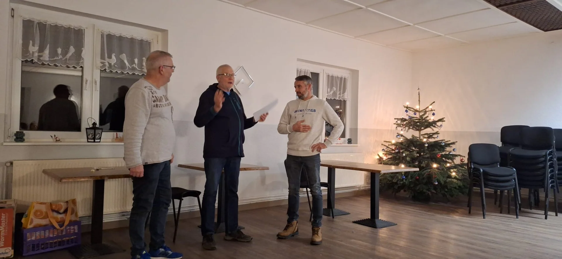 Bild: Bei der Weihnachtsfeier gab es die Urkunden für die Kursteilnehmer