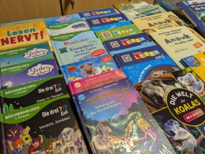 Foto des Albums: Erstklässler erkunden die Schulbücherei