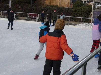 Foto des Albums: Klassen 3b, 3c und 3d - Eislaufen - Februar 2026