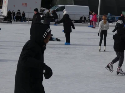 Foto des Albums: Klassen 3b, 3c und 3d - Eislaufen - Februar 2026