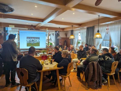 Im Gasthaus &bdquo;Zum Alten Wirt&ldquo; in Krailing hatte er zum Wei&szlig;wurstfr&uuml;hschoppen eingeladen.  (Bild vergr&ouml;&szlig;ern)