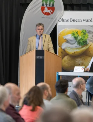 Ulrich Ostermann beim Vortrag 