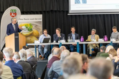 Landrat B&ouml;ther bei der Laudatio 