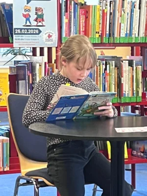 Foto des Albums: Vorlesewettbewerb - Zwei Mal Platz 1 für unsere Schule