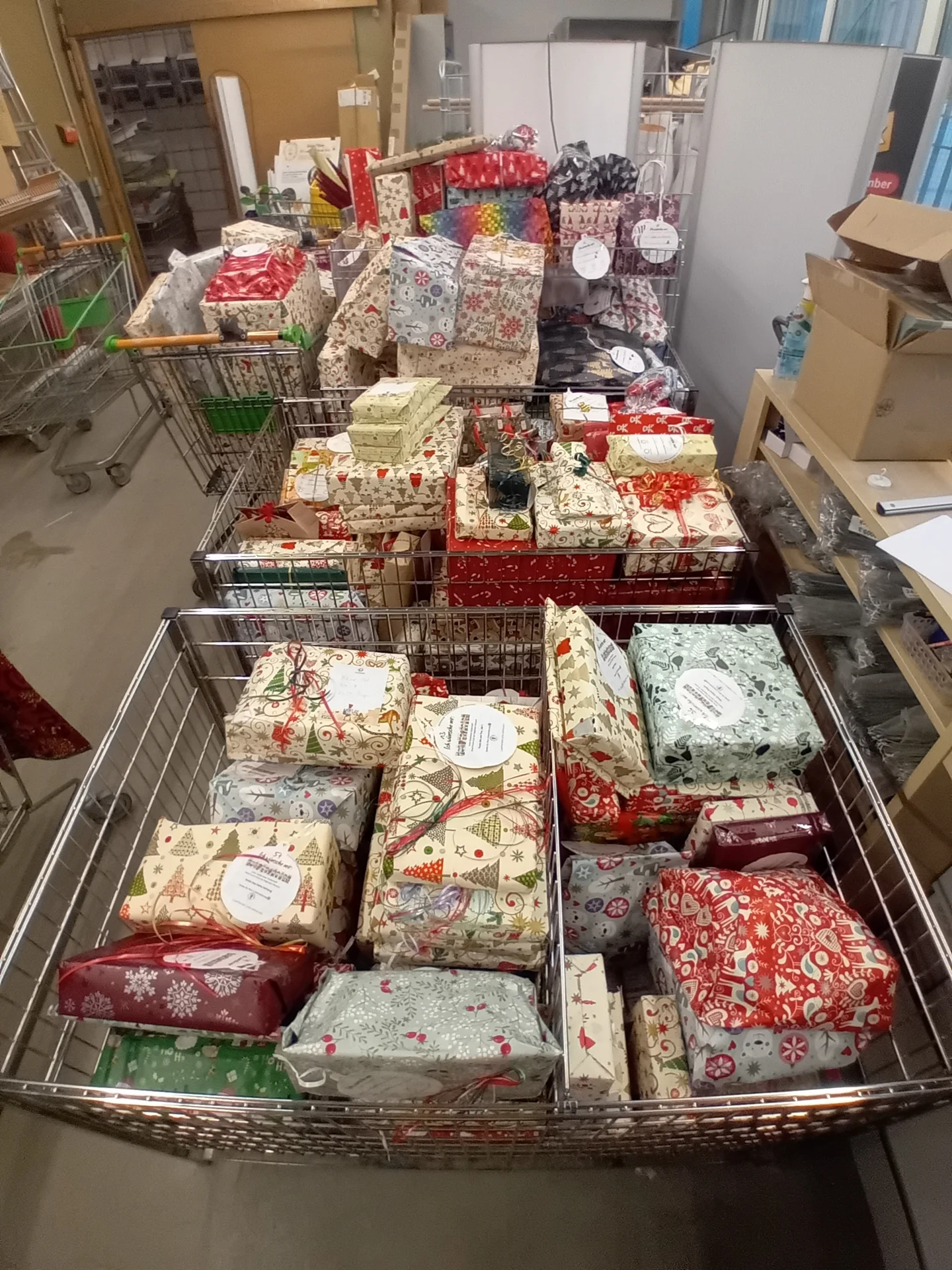 Bild: Geschenke aus der Wunschzettelbaum-Aktion