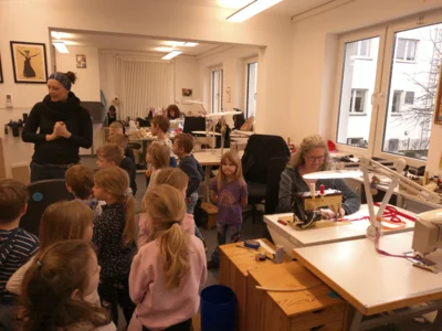 In der Kost&uuml;mschneiderei gab es viel zu entdecken.  (Bild vergr&ouml;&szlig;ern)