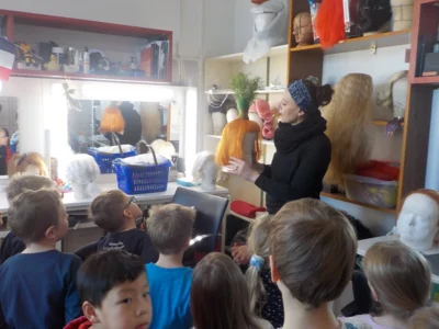 Um eine Echthaarper&uuml;cke herzustellen, braucht man 2 Wochen Arbeitszeit!  (Bild vergr&ouml;&szlig;ern)