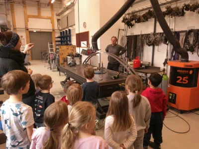 In der Schlosserei, einfach cool!  (Bild vergr&ouml;&szlig;ern)