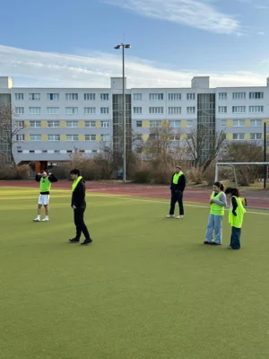 Foto des Albums: Erstes Spiel auf dem Sportplatz