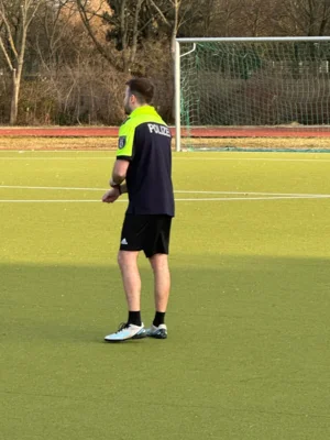 Foto des Albums: Erstes Spiel auf dem Sportplatz