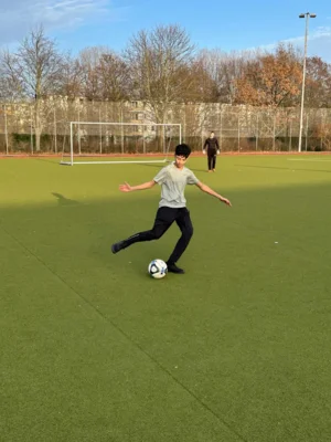 Foto des Albums: Erstes Spiel auf dem Sportplatz