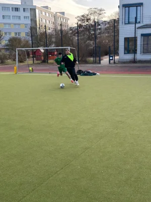 Foto des Albums: Erstes Spiel auf dem Sportplatz