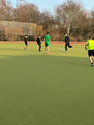 Foto des Albums: Erstes Spiel auf dem Sportplatz