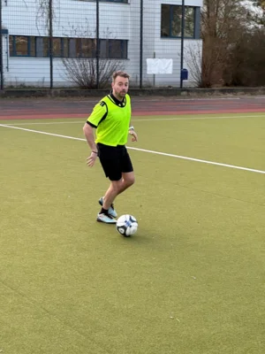 Foto des Albums: Erstes Spiel auf dem Sportplatz