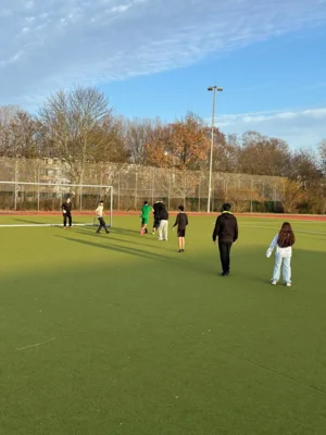 Foto des Albums: Erstes Spiel auf dem Sportplatz