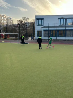 Foto des Albums: Erstes Spiel auf dem Sportplatz