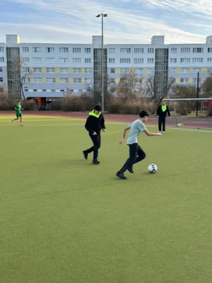 Foto des Albums: Erstes Spiel auf dem Sportplatz