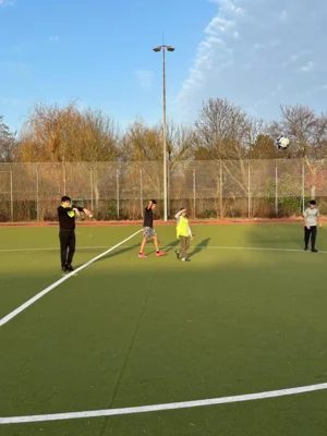 Foto des Albums: Erstes Spiel auf dem Sportplatz
