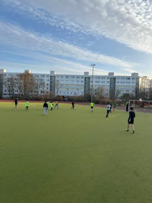 Foto des Albums: Erstes Spiel auf dem Sportplatz
