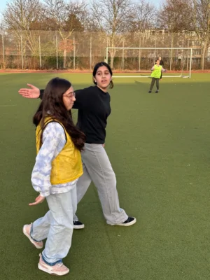 Foto des Albums: Erstes Spiel auf dem Sportplatz