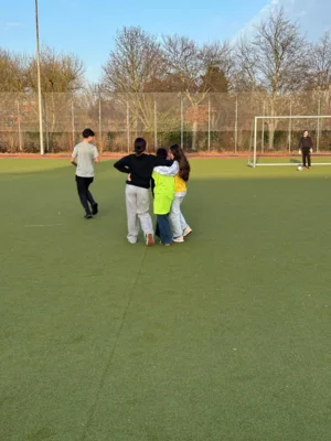 Foto des Albums: Erstes Spiel auf dem Sportplatz