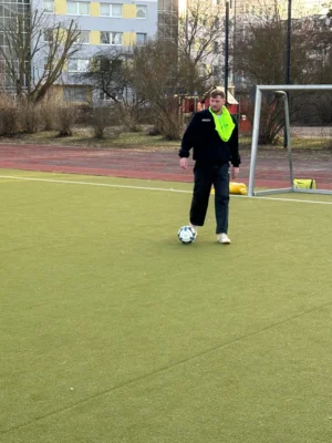 Foto des Albums: Erstes Spiel auf dem Sportplatz