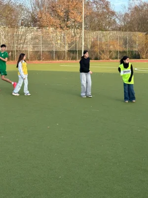 Foto des Albums: Erstes Spiel auf dem Sportplatz