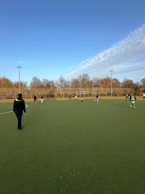 Foto des Albums: Erstes Spiel auf dem Sportplatz