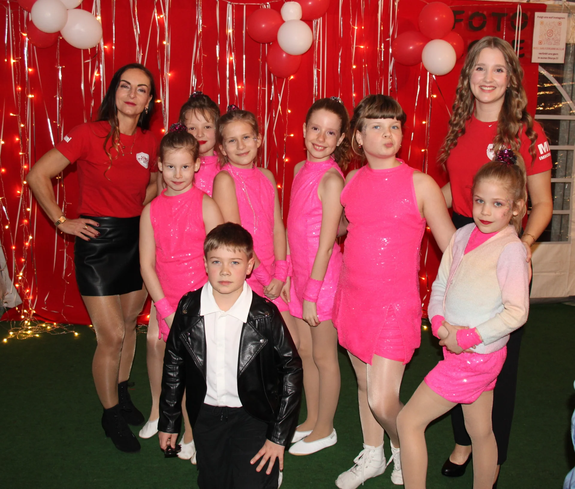 Bild : Barbie Girls mit Trainerinnen re Danielea Dietrich - li Joana Krüger