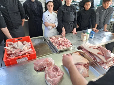 Fachgerecht zerlegt und aufgeteilt  (Bild vergr&ouml;&szlig;ern)