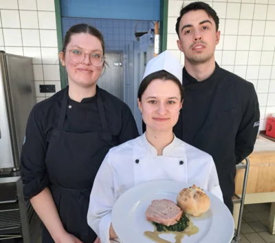 Leberk&auml;se mit selbstgebackener Semmel  (Bild vergr&ouml;&szlig;ern)