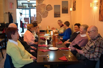 An einer Tafel  (Bild vergr&ouml;&szlig;ern)
