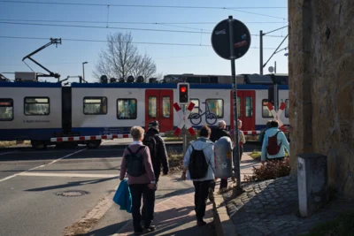 Die n&auml;chste Bahn ist unsere  (Bild vergr&ouml;&szlig;ern)
