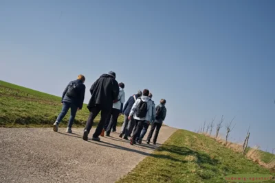 Weg ins Blaue  (Bild vergr&ouml;&szlig;ern)