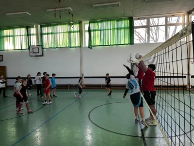 2026-03-06-volleyball-kids7  (Bild vergr&ouml;&szlig;ern)