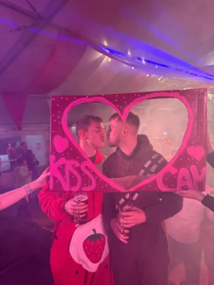 Foto des Albums: 41. Session - KissCam