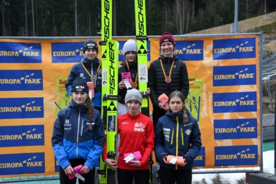 2026-02-28 DP Hinterzarten Siegerehrung 5  Mila Twarok 2(c) Jan Simon Sch&auml;fer  (Bild vergr&ouml;&szlig;ern)