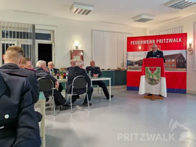 Peter Gronau berichtete &uuml;ber die Arbeit der Alters- und Ehrenabteilung.chaft  (Bild vergr&ouml;&szlig;ern)