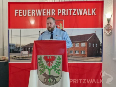 Florian Kliem, Ortswehrf&uuml;hrer in Steffenshagen, berichtete &uuml;ber die Feuerwehrarbeit im Ort. Foto: Stadt Pritzwalk  (Bild vergr&ouml;&szlig;ern)