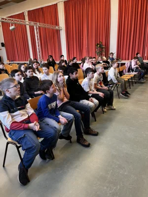 Foto des Albums: Jahrgang 5 beteiligt sich an der Mitmachausstellung „Tagesordnung: Kindheit“