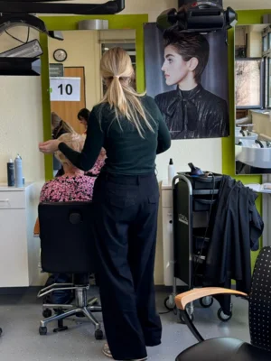 Foto des Albums: Gesellenprüfung Teil 1 der Friseurinnung Erfurt-Ilmkreis