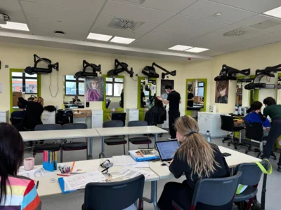 Foto des Albums: Gesellenprüfung Teil 1 der Friseurinnung Erfurt-Ilmkreis