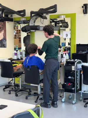 Foto des Albums: Gesellenprüfung Teil 1 der Friseurinnung Erfurt-Ilmkreis