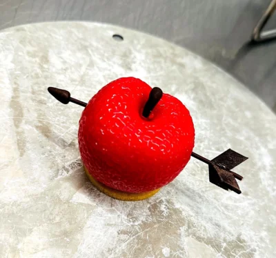 Der Apfel mit Pfeil  (Bild vergr&ouml;&szlig;ern)